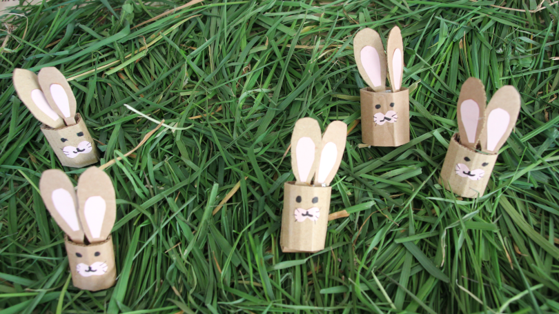 five bunny finger puppets 10 ears to practise 2x times tables 5x2=10
