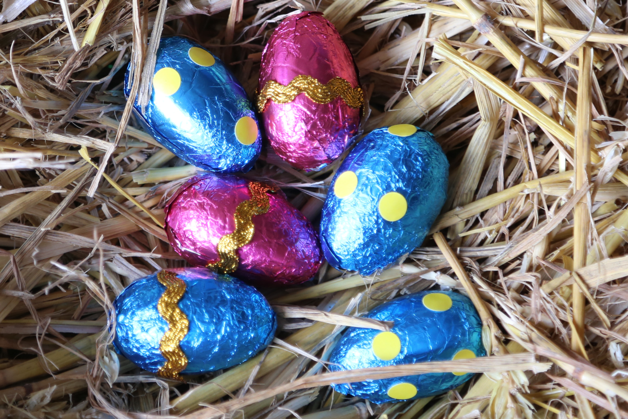 6 different Easter eggs for part-whole activity
