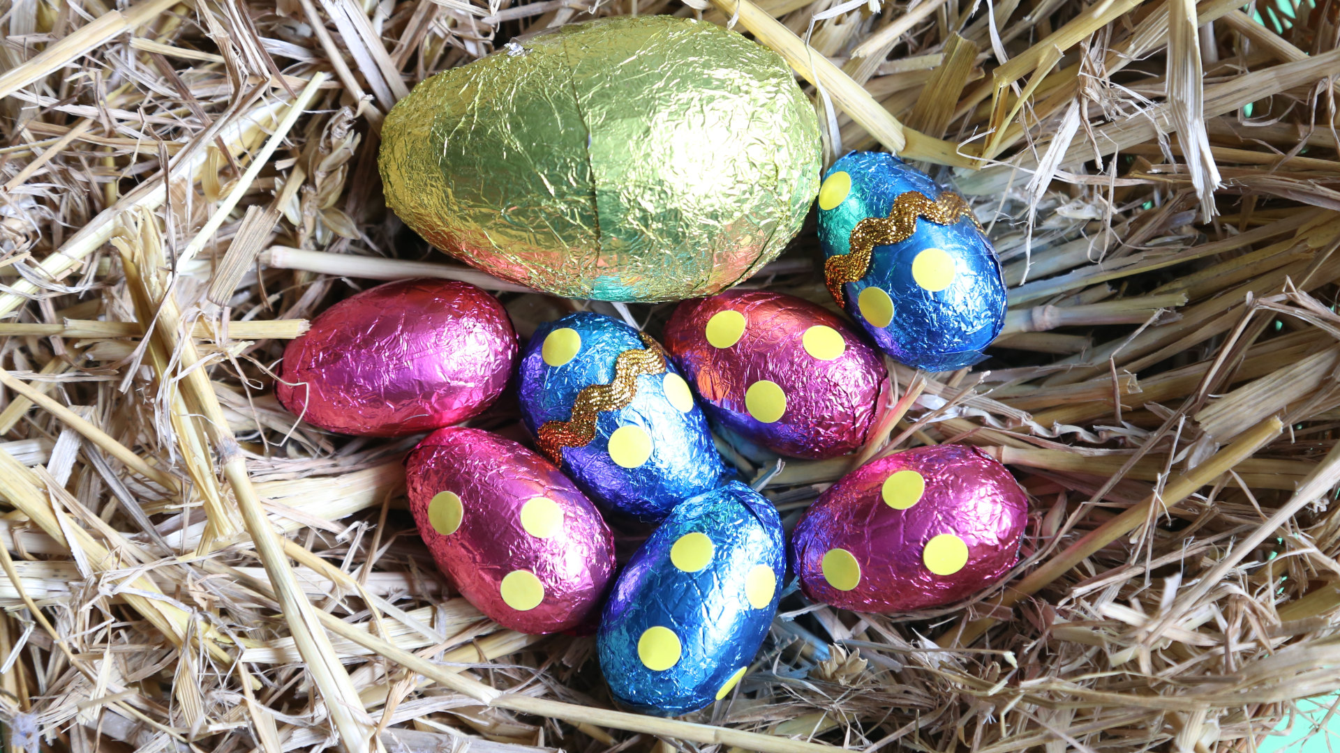 8 different Easter eggs for part-whole activity